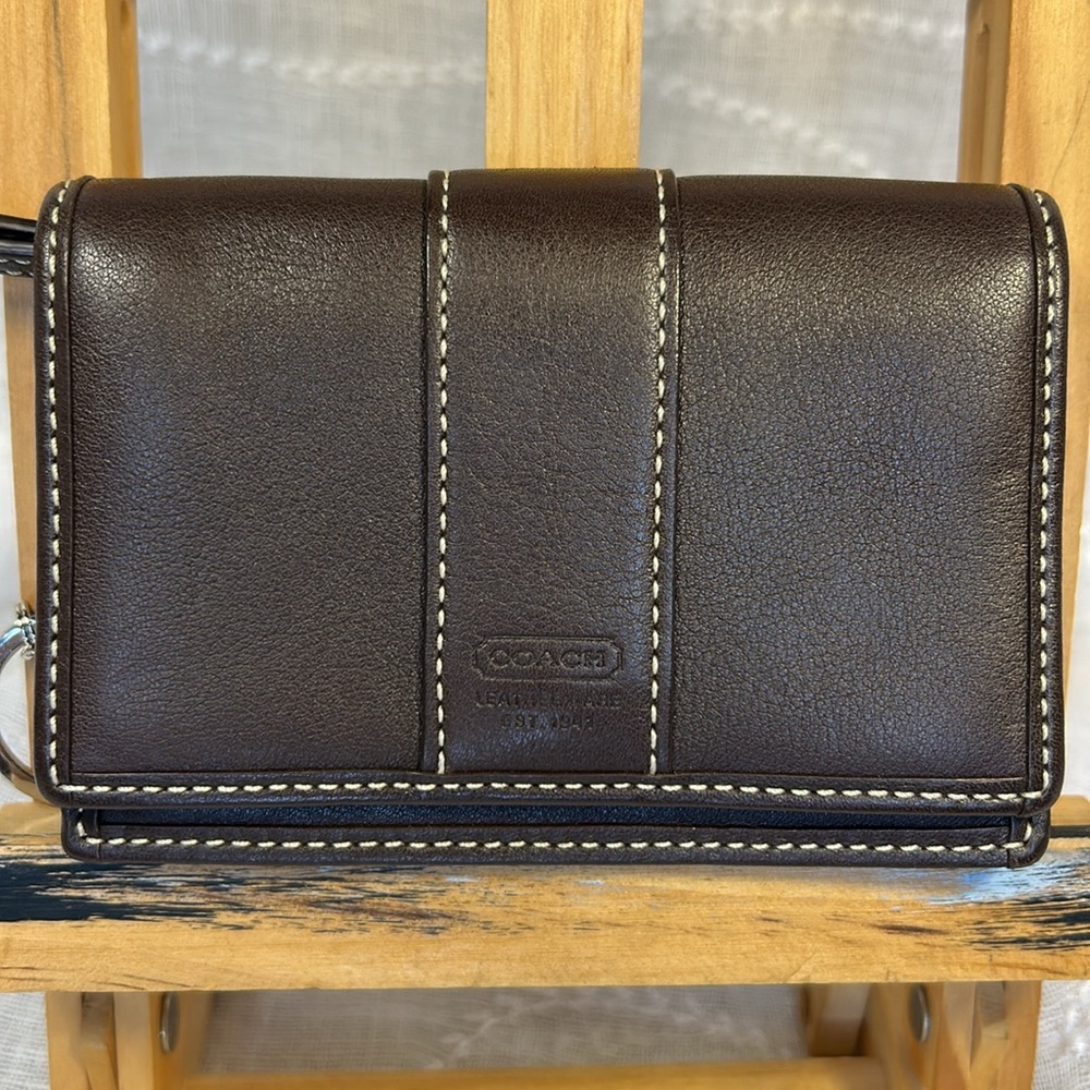 NWOT Coach leather keychain never used classic wallet